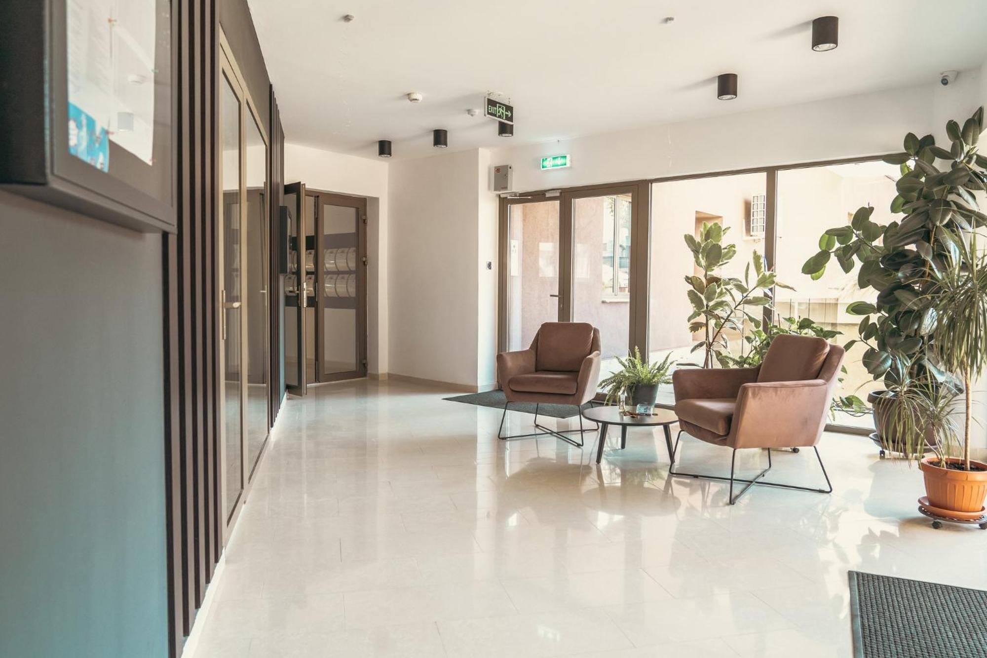 City Center Accommodation - 108 レシツァ エクステリア 写真