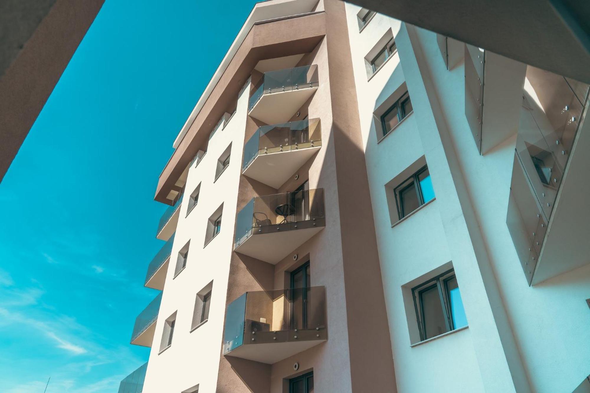 City Center Accommodation - 108 レシツァ エクステリア 写真