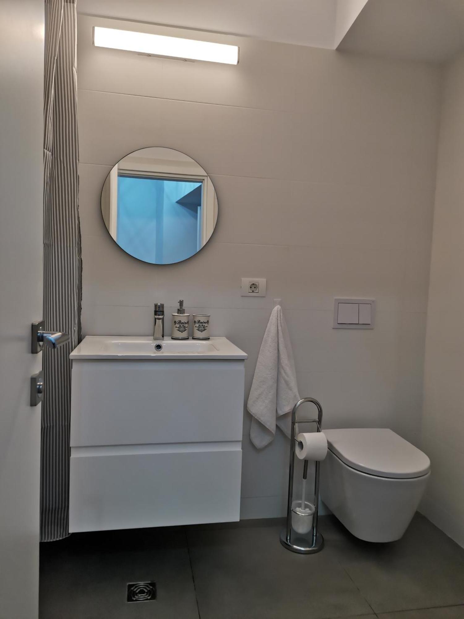 City Center Accommodation - 108 レシツァ エクステリア 写真